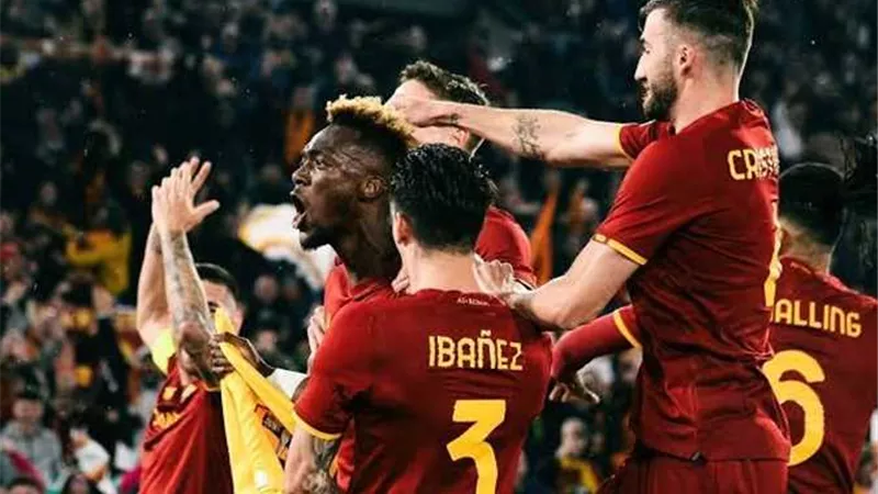 نهائى دورى المؤتمر الأوروبى .. شاهد بالفيديو القائم يمنع هدفا لفينورد أمام روما
