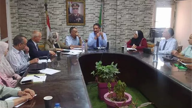 أشرف سلومة يرأس اجتماعًا للأمانة الفنية للتعليم المزدوج بالجيزة