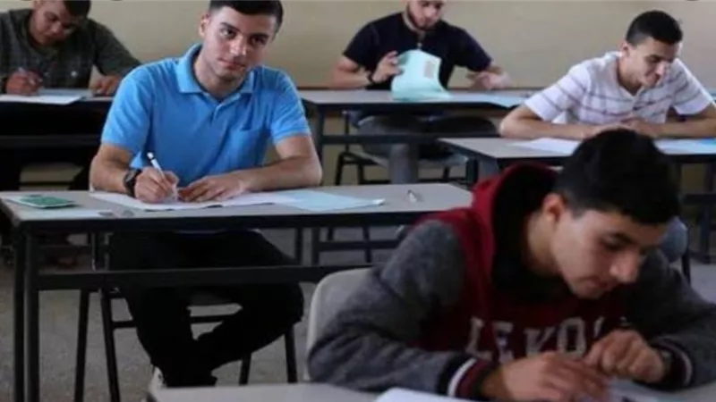 طلاب الصف الثانى الثانوى العام يؤدون اليوم امتحانى الكيمياء وعلم النفس