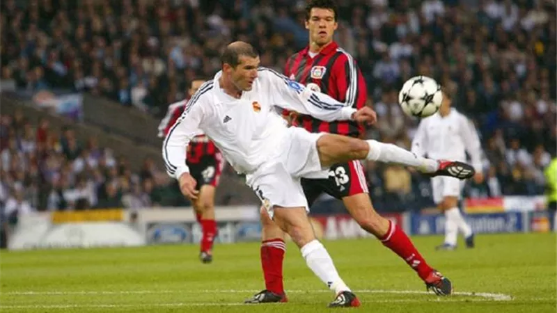 دوري أبطال أوروبا 2002.. زين الدين زيدان يهدى ريال مدريد اللقب التاسع