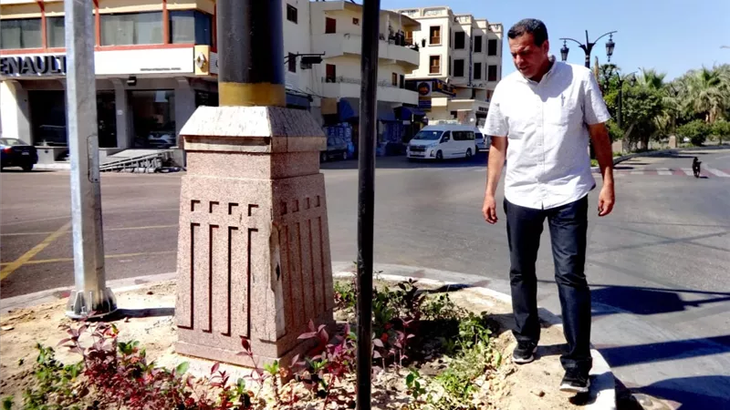 استكمال أعمال زراعة وصيانة المسطحات الخضراء بمدينة الاقصر