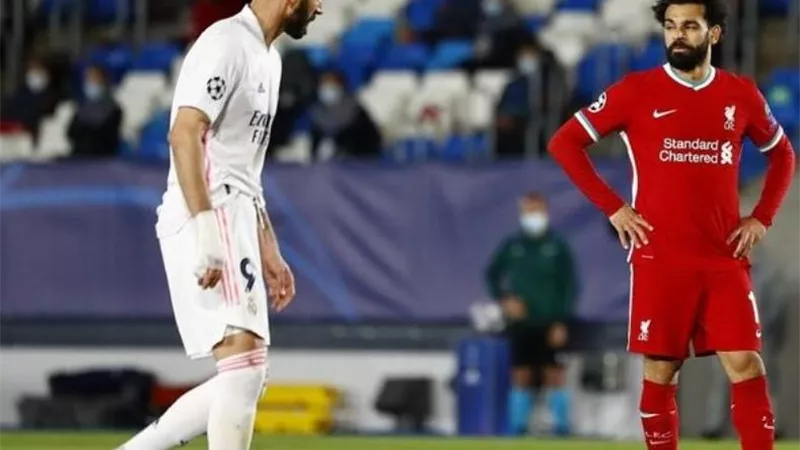 محمد صلاح يرد على تصريحات كريم بنزيما
