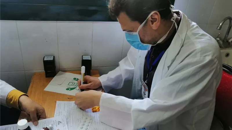 علاج ١٣١٦ مواطنا بالمجان في قافلة طبية بدمياط
