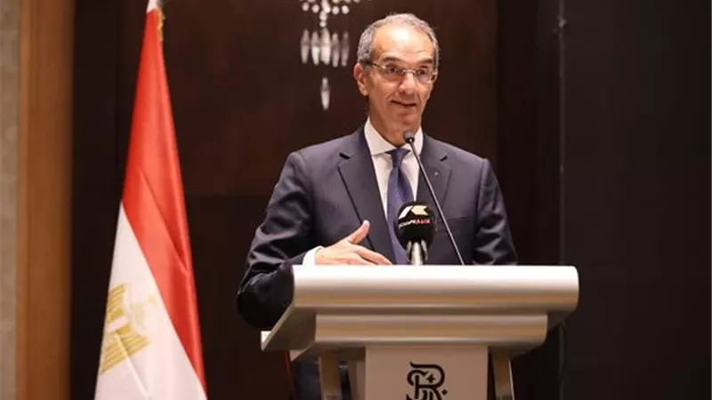 وزير الاتصالات يشهد إطلاق خدمات التوقيع الالكترونى 