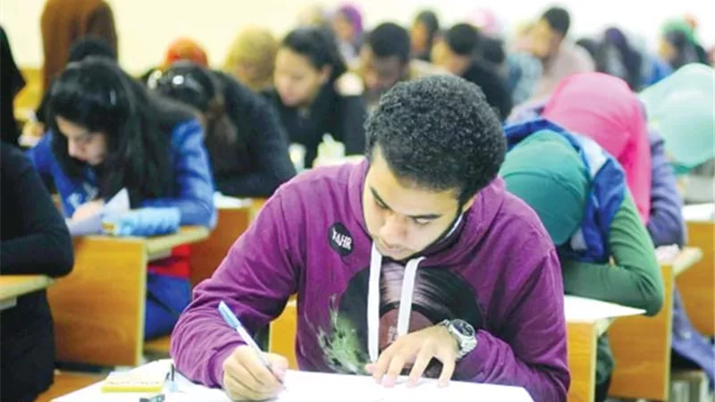 ماذا يفعل أولياء الأمور والطلاب حتي تمر الامتحانات بسلام؟