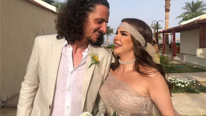 الصور الأولى من حفل زفاف دنيا عبد العزيز