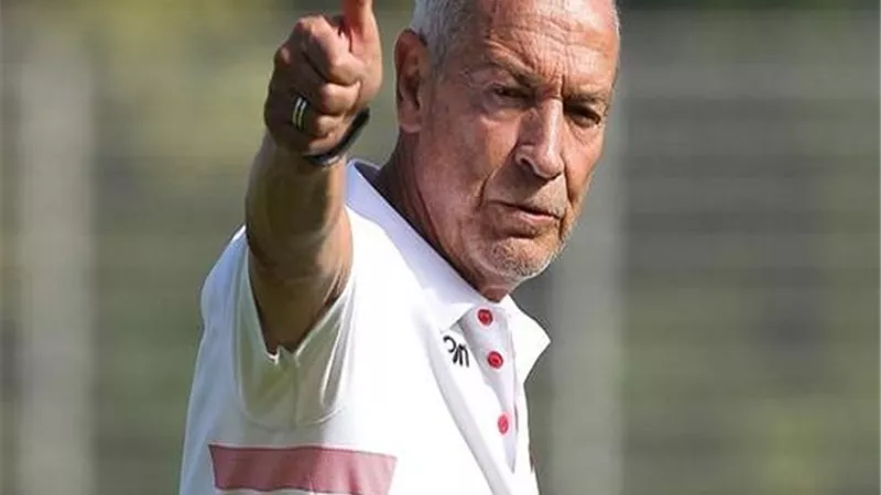 فيريرا يحذر مدافعي الزمالك من الاندفاع فى الالتحامات بمباراة الإسماعيلي