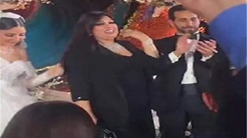 وصلة رقص لفيفي عبده فى حفل زفاف ابنة مدحت العدل