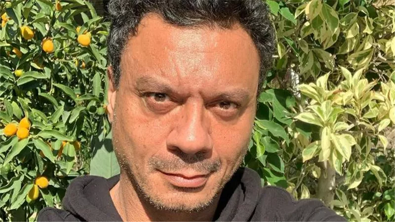 عباس أبو الحسن يشرك جمهوره بـصور من فيلم 