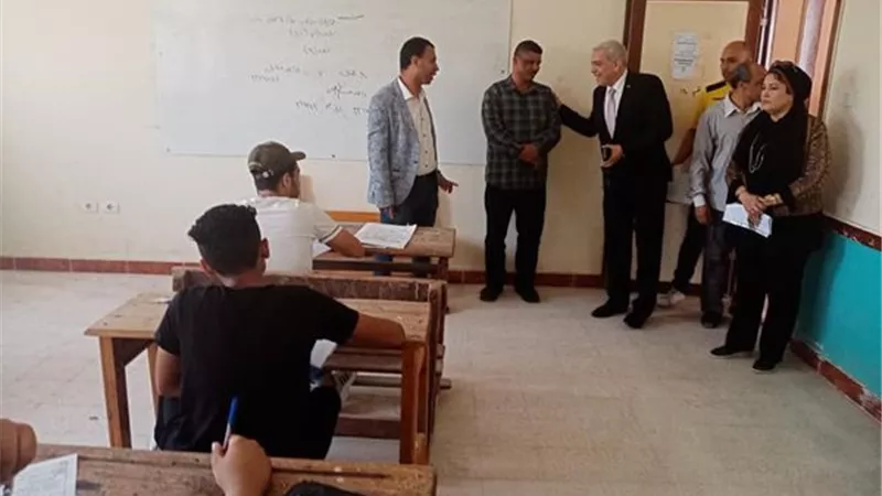 لا شكاوى من امتحانات الدبلومات الفنية بالإسماعيلية ..صور