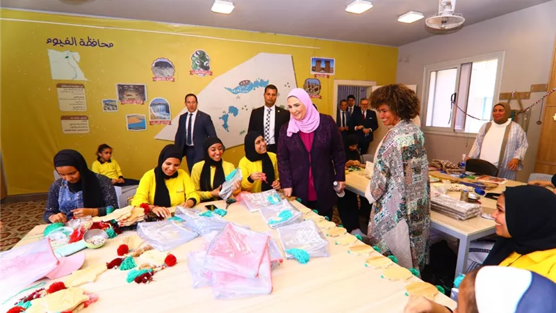 القباج وروتينى يزوران مدرسة تواصل المجتمعية باسطبل عنتر