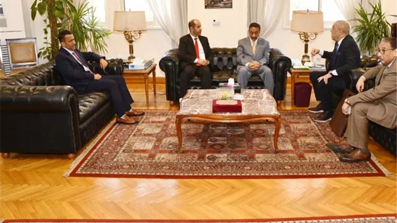 السفير العماني بالقاهرة في لقائه بوزير الإسكان: المصريون يسابقون الزمن لإنجاز المشروعات