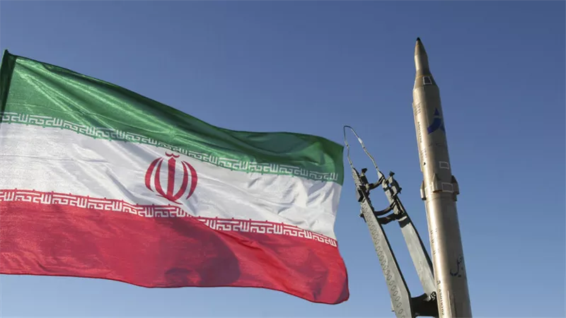 إیران تكشف عن صاروخ جديد يمكن إطلاقه من المسيرات