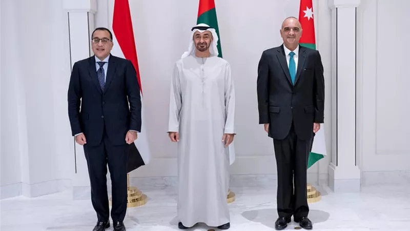 رئيس دولة الإمارات العربية المتحدة يستقبل رئيسى وزراء مصر والأردن