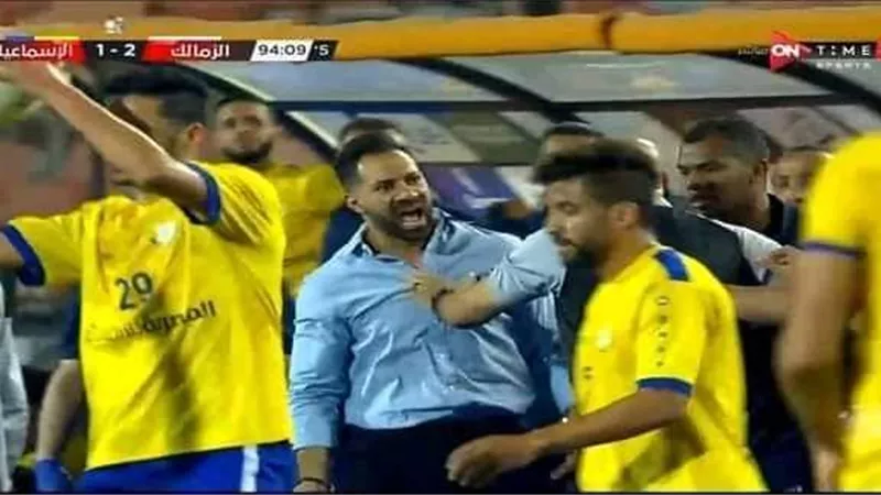 شاهد.. خناقة ومناوشات قوية بين حسني عبد ربه ومدرب الزمالك