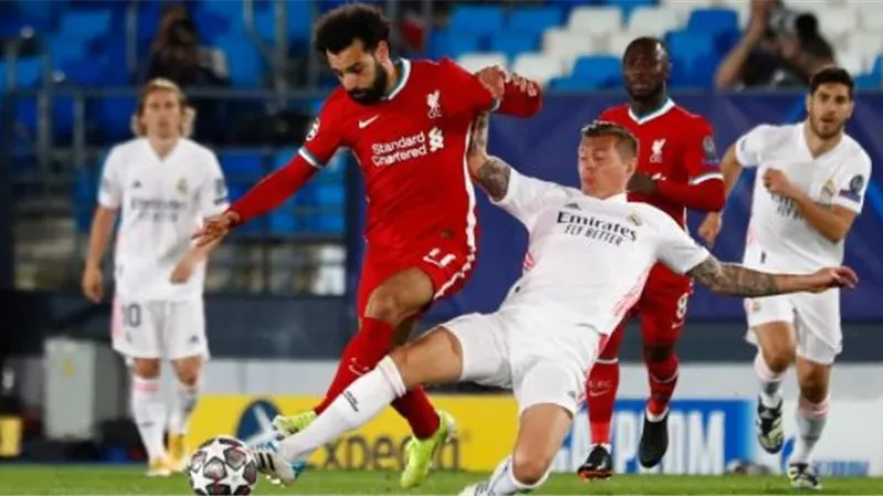 دوري أبطال أوروبا.. حارس ريال مدريد يحرم صلاح من تسجيل هدف فى مرماه.. فيديو