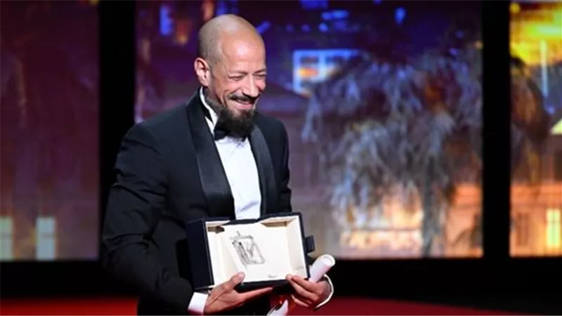 المخرج المصري طارق صالح يحصل على سعفة كان الذهبية لأفضل سيناريو
