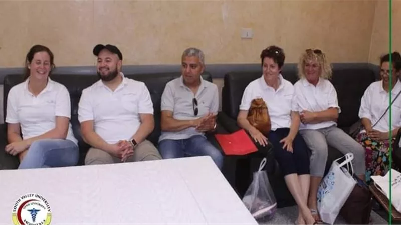 مستشفيات قنا الجامعية تستقبل 15 خبيرًا هولنديًا فى تخصصات جراحة القلب والصدر والقسطرة القلبية