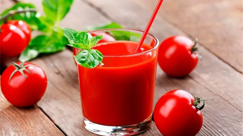 آثار مدهشة لشرب عصير الطماطم