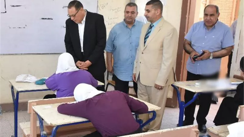 محافظ الشرقية يتفقد لجان إمتحانات الدبلومات الفنية