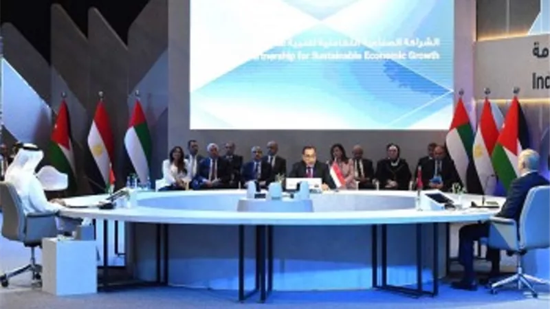 مدبولي: وثيقة التعاون الثلاثي بين مصر والإمارات والأردن تجسيد للتكامل الاقتصادي العربي