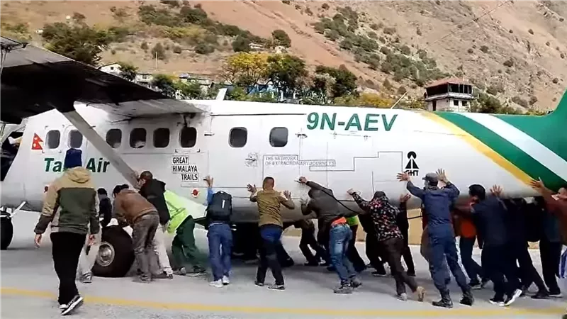 اختفاء طائرة ركاب على متنها 22 شخصا في نيبال