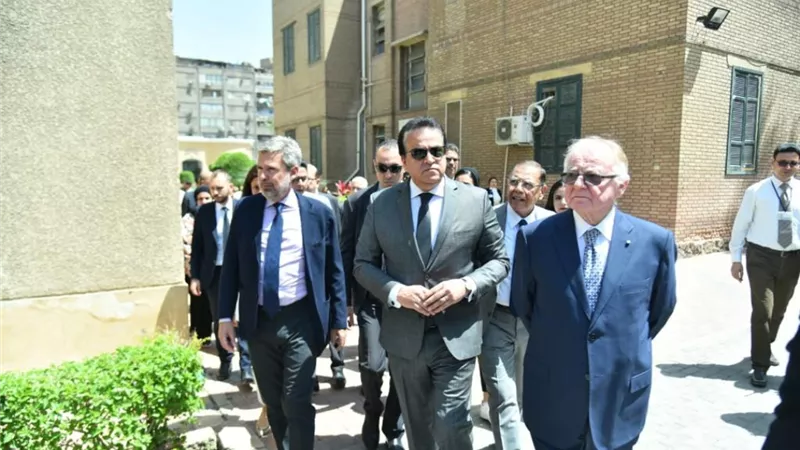 وزير الصحة يتفقد المستشفى الإيطالي بمنطقة العباسية