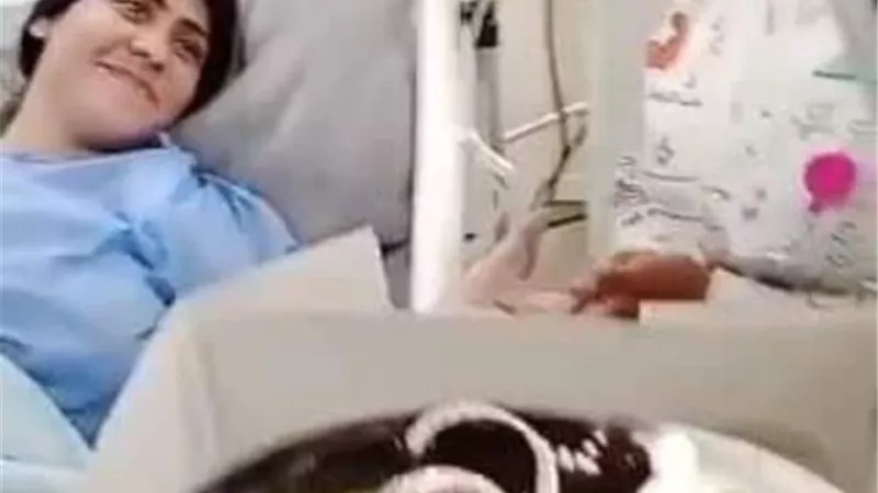 تورتة في العناية المركزة ..تمريض الإسماعيلية يحتفل بعيد ميلاد مريضة فقدت ساقيها