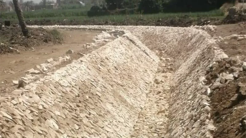 مد شبكة الغاز الطبيعي وإحلال وتجديد كوبري الهجانة بقرية بني عدي بمركز ناصر