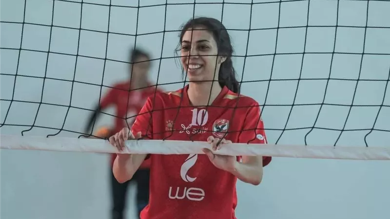 بعد نقلها للمستشفى.. طبيب الأهلي يطمئن على لاعبة الطائرة