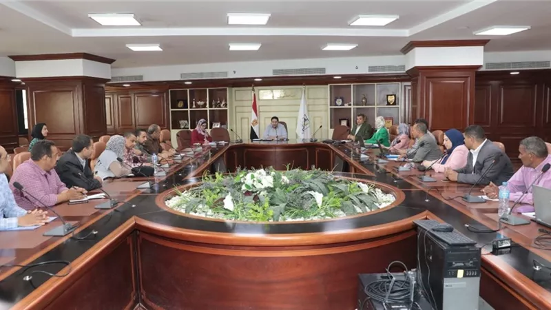 نائب محافظ بني سويف يتابع استعدادات المشاركة في جائزة مصر للتميز الحكومي لعام 2022