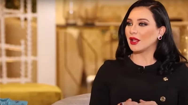 بسبب مشهد.. سلاف فواخرجي تكشف كواليس اعطائها مخدر فى رقبتها.. فيديو