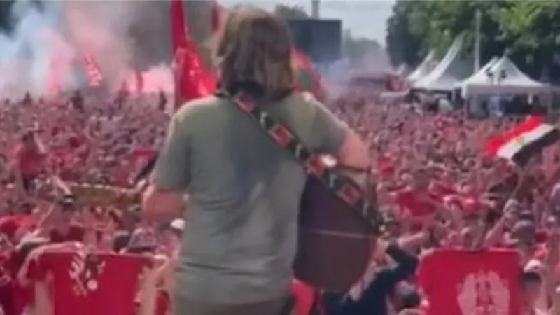 نهائى اوروبا .. جماهير ليفربول تحتشد فى ميادين باريس وعلم مصر يظهر