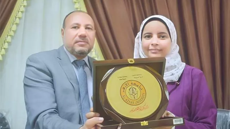 فاطمة حفظت القرآن وكتبته بخط يدها فى ٥ شهور