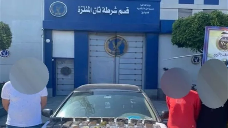 ضبط 24 كيلو حشيش بحوزة 3 تجار مزاج .. بالإسكندرية