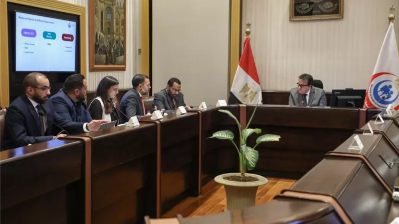 وزير الصحة يبحث التعاون مع «روش السويسرية» في مجال الرعاية الطبية