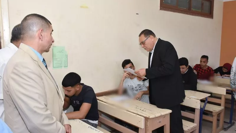 محافظ الشرقية يتفقد لجان الدبلومات الفنية