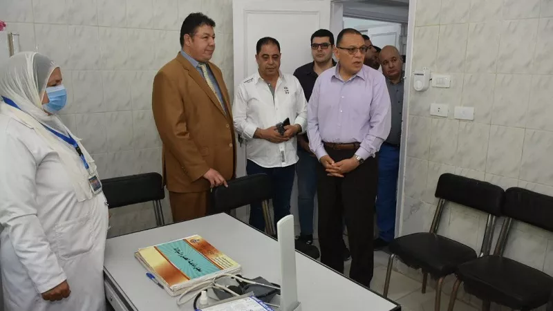 محافظ الشرقية يتفقد مشروعات حياة كريمة بالحسينية..صور