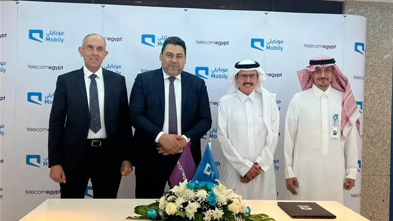 المصرية للاتصالات وموبايلي توقعان مذكرة تفاهم لربط مصر والسعودية عبر كابل بحري جديد