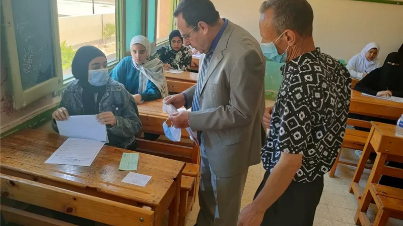 محافظ شمال سيناء يتفقد امتحانات الدبلومات الفنية