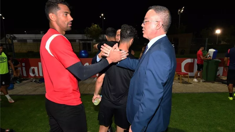 صحيفة المنتخب المغربية : لقجع ينزل للميدان ويفرح مع البطل