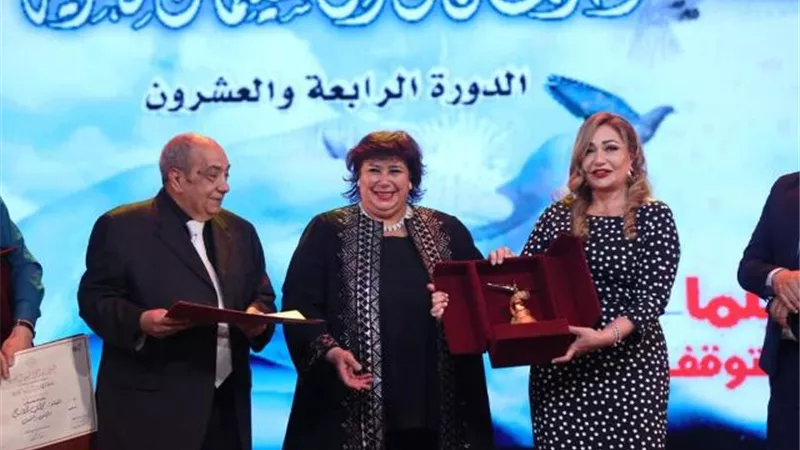 وزيرة الثقافة تُسلم جوائز الدورة 24 للمهرجان القومي للسينما