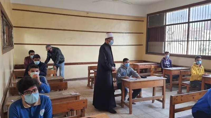 طلاب الإعدادية الازهرية يؤدون امتحانات مادتى اللغة الأجنبية والتربية الفنية
