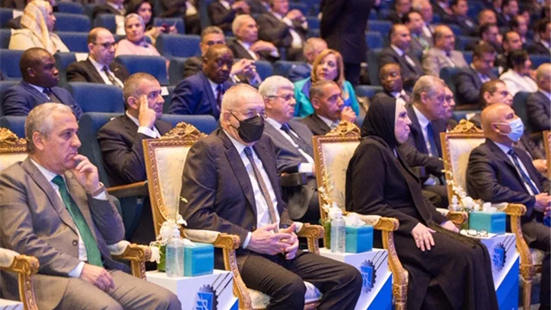 رئيس المنطقة الاقتصادية لقناة السويس يشارك في جلسات مؤتمر مصر تستطيع بالصناعة