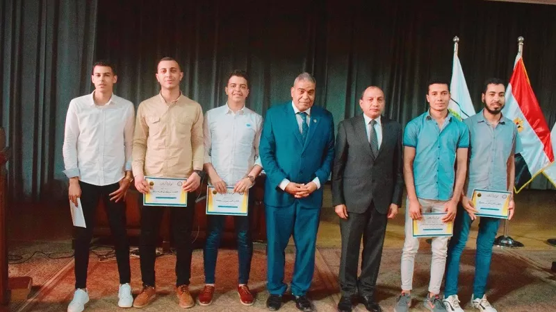 مجلس جامعة بني سويف يكرم طلاب الألسن الفائزين بمنحة التبادل العلمي الألماني