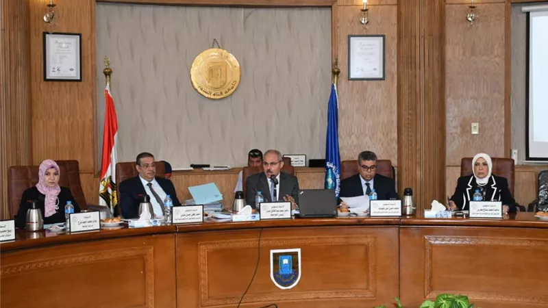 مجلس جامعة القناة يناقش موقف الكليات من الإعتماد والجودة