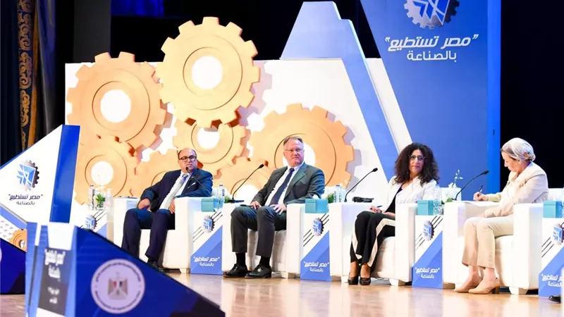 وزيرة البيئة: لا بد من الاتجاه لاستخدام مصادر الطاقة النظيفة لتقليل الانبعاثات الكربونيه