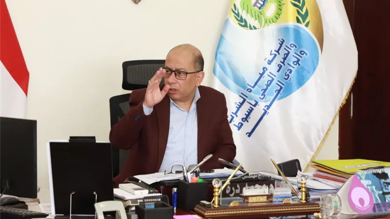 رئيس مياه أسيوط يجتمع بفريق وكالة USAID في زيارتهم الدورية للمشروعات