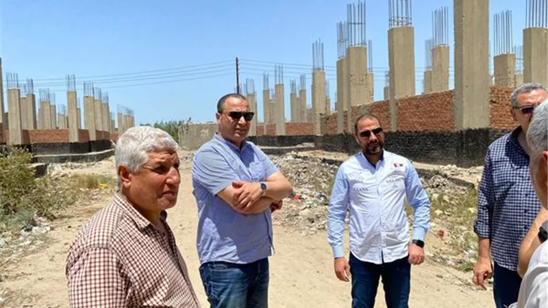 النائب محمد طلبة وإسكان الإسماعيلية يعاينون مشروع الشباب..صور