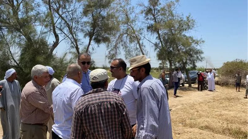 النائب محمد طلبة يستقبل لجنة تحديد مسار مشروع الصرف الزراعي بابوطفيلة..صور